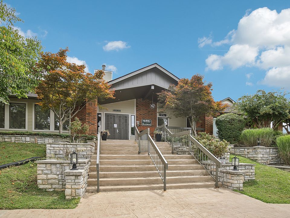 Clubhouse and Leasing Office