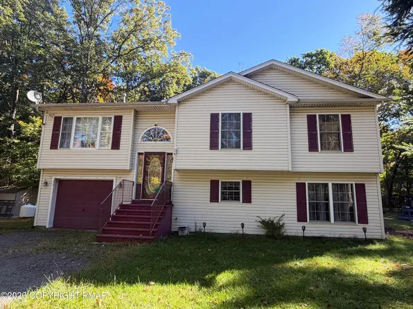5257 Hummingbird Dr, Pocono Summit, PA 18346
