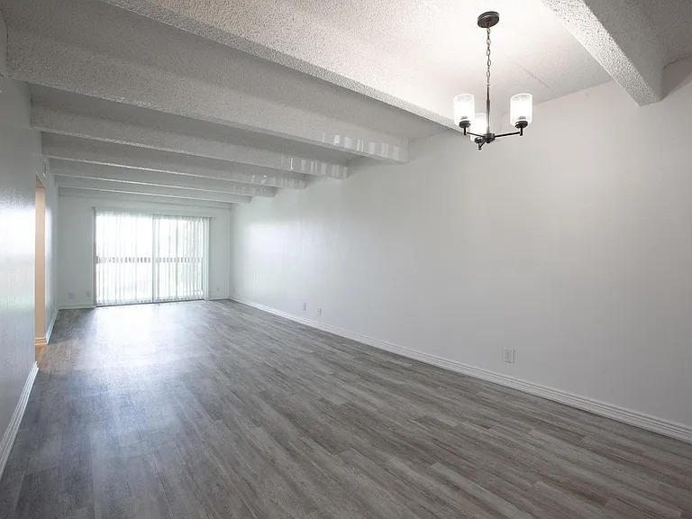 Los Altos Towers — Photo 16
