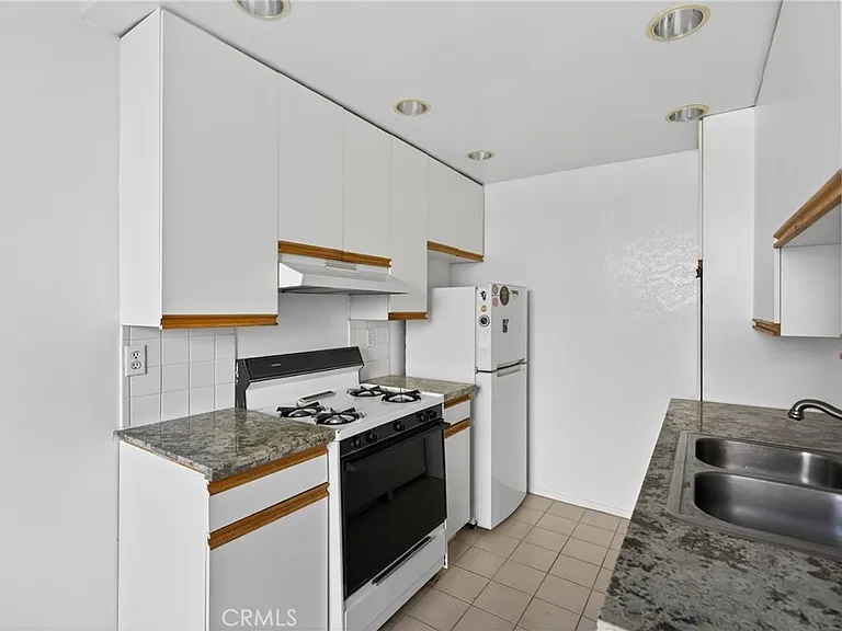 4441 Woodman Ave #111 — Photo 17