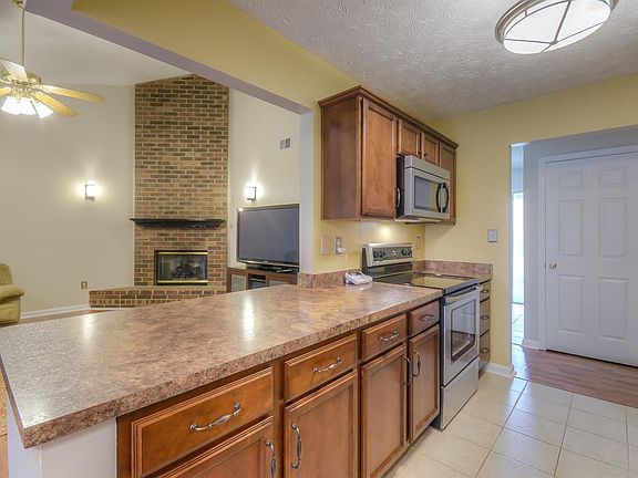 2nd image of 3093 Glenwood Dr