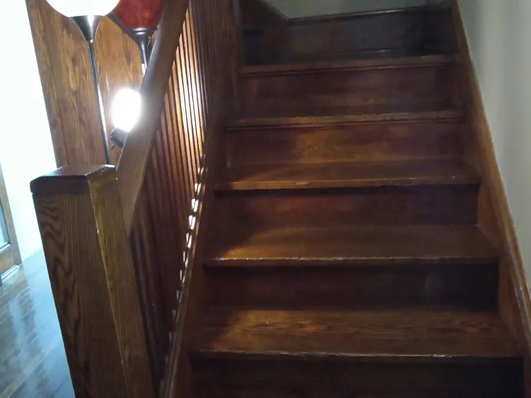 Apt 4 - oak staircase