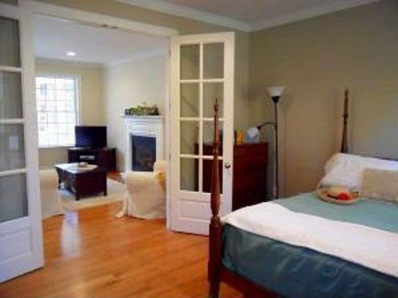 5th image of 10 Montague Ln