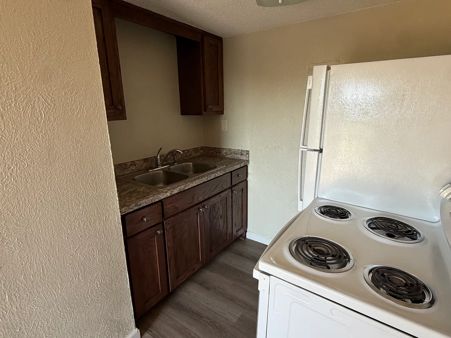 1500 Black Hill Dr — Photo 2