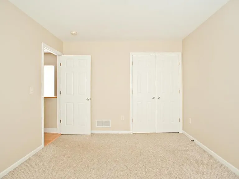 3255 N Oakland Ave #UPPER — Photo 21