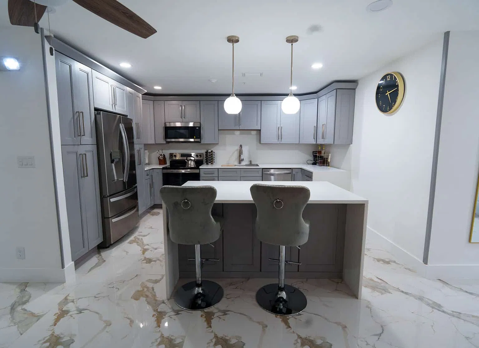 3 bed, 1700 sqft, $4,599 — Photo 2