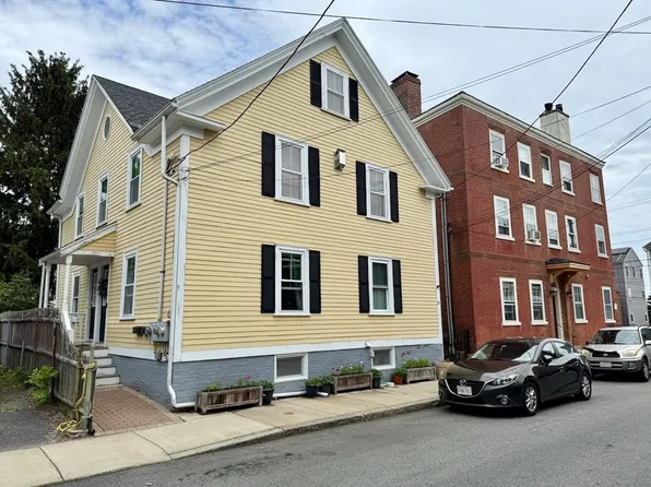 29 Carlton St #2, Salem, MA 01970