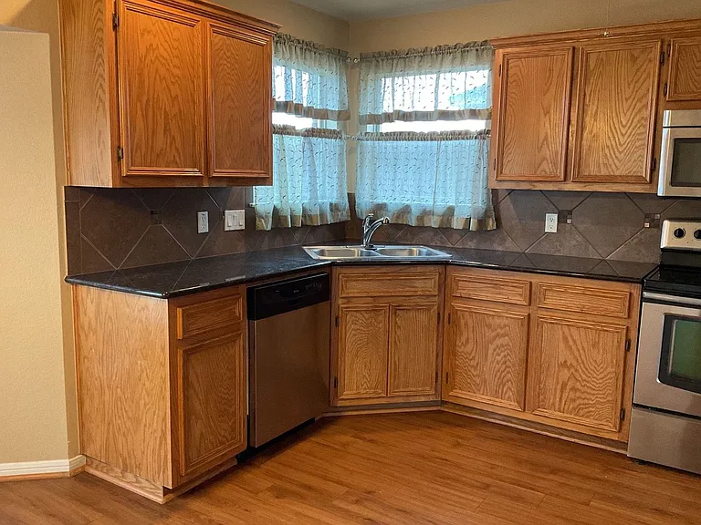 3508 Lauren St — Photo 8