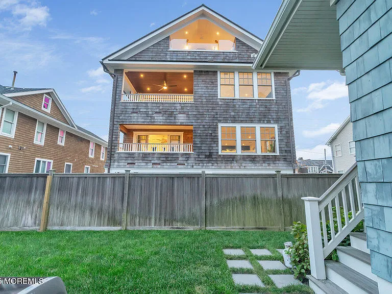 985 Ocean Ave — Photo 27