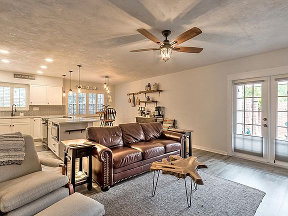 5th image of 117 N Garfield Ave #110