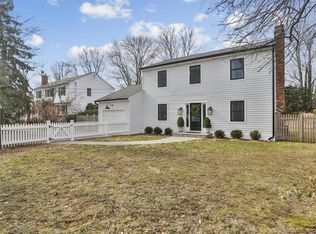 305 N Pine Creek Rd, Fairfield, CT 06824