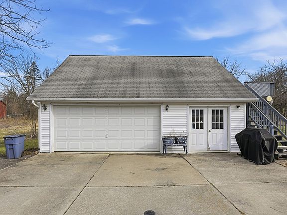 2nd image of 23 Sierra View Rd