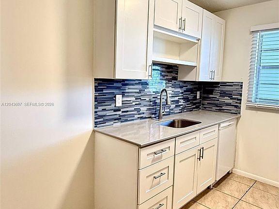 3rd image of 30 SE 4th Ave APT 206