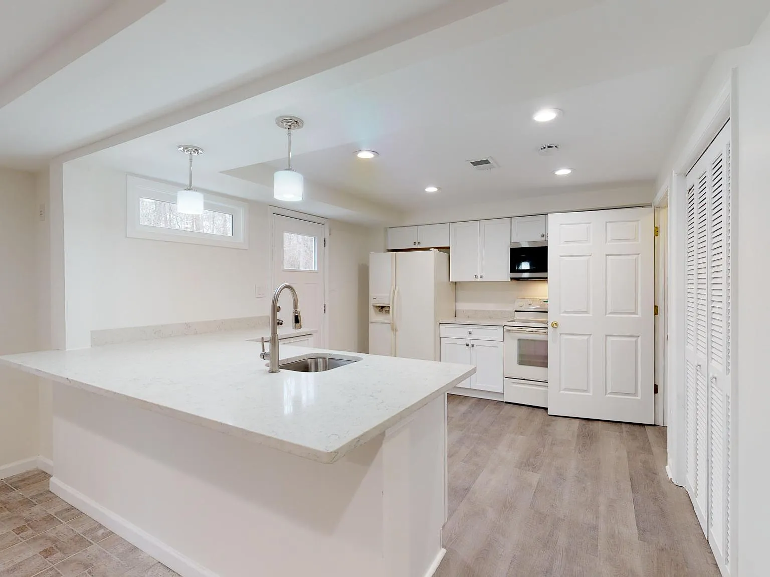 1267 Wynford Colony SW — Photo 4