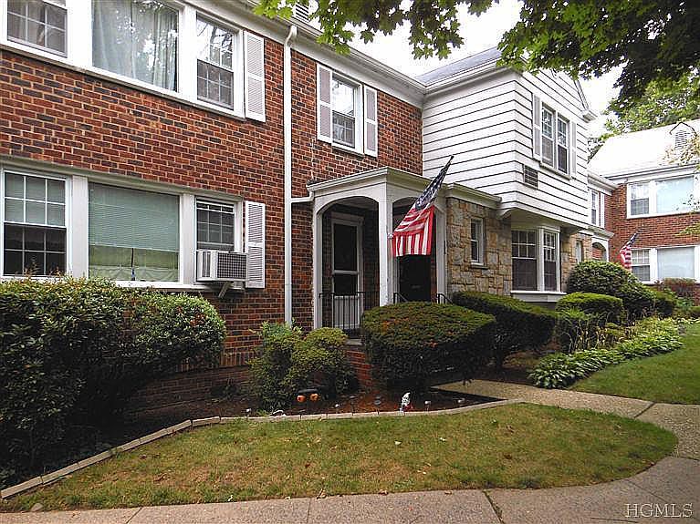1st image of 15A Lawrence Park Cres