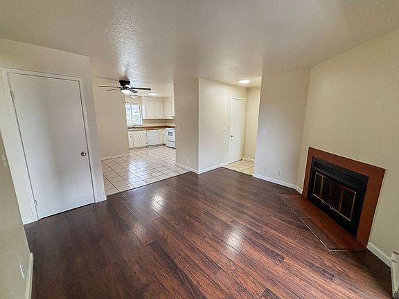 4th image of 112 E 6th St #6-7