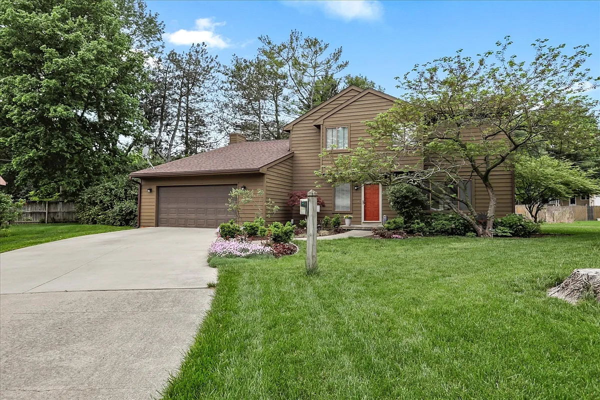 1321 Grandview Dr photo 1
