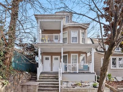 19 Adelaide Pl, Edgewater, NJ, 07020