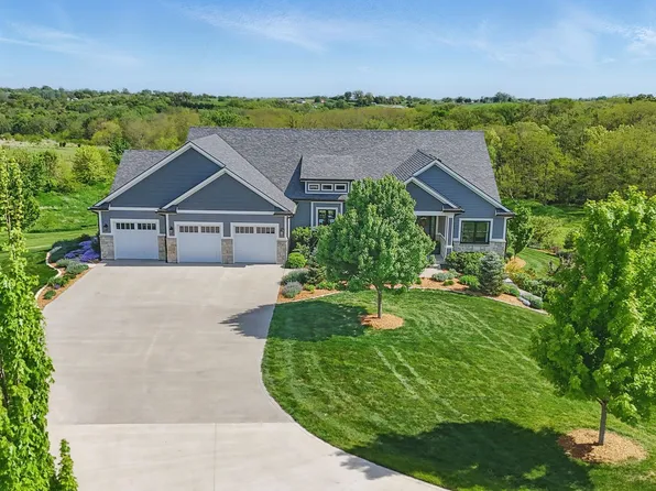 1720 Merriam Ct, Winterset, IA 50273