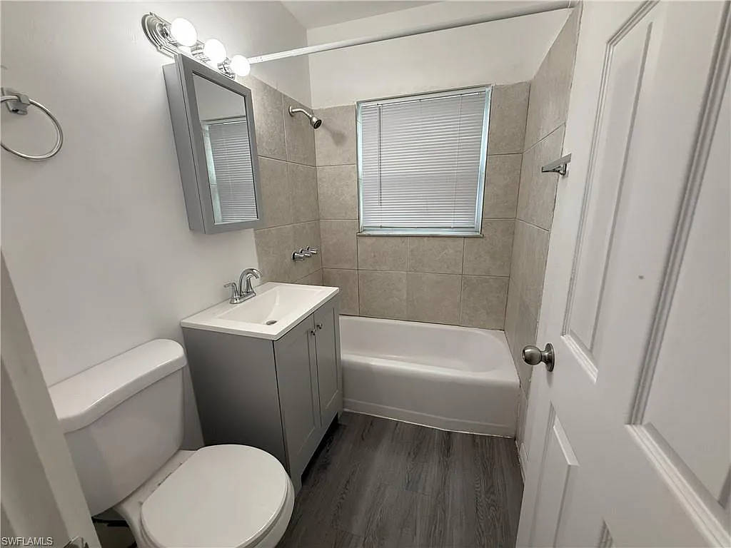 1 bed, 1.0 bath, 500 sqft, $995 — Photo 2