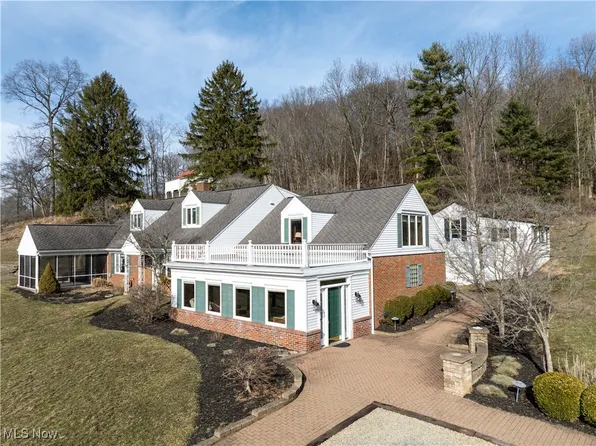 2025 Pleasant Valley Rd NE, New Philadelphia, OH 44663