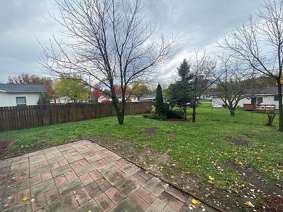 4th image of 3800 Blue River Dr