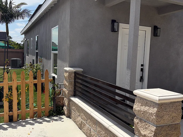 7823 Santa Monica Ave — Photo 6