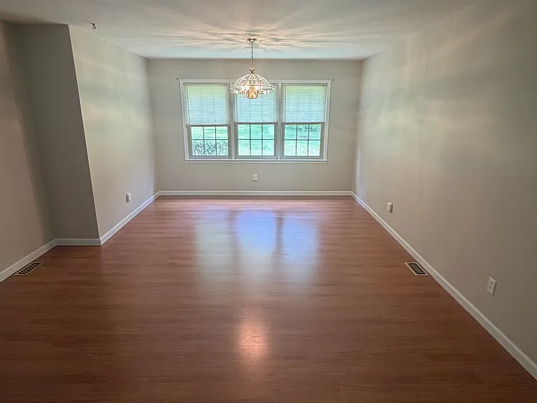 130 Carden Ln — Photo 5
