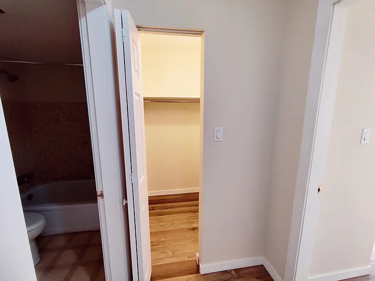 241 Scott Ave — Photo 9