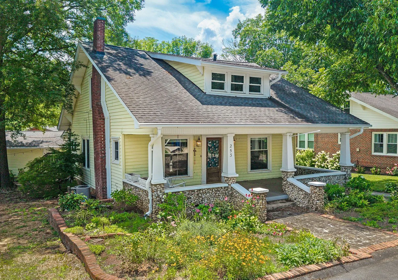 Historic Luxury Home Near Deer Park with Two-Car Garage — Photo 2