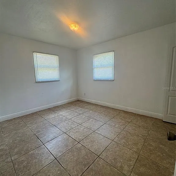 930 Emerald Dr — Photo 11