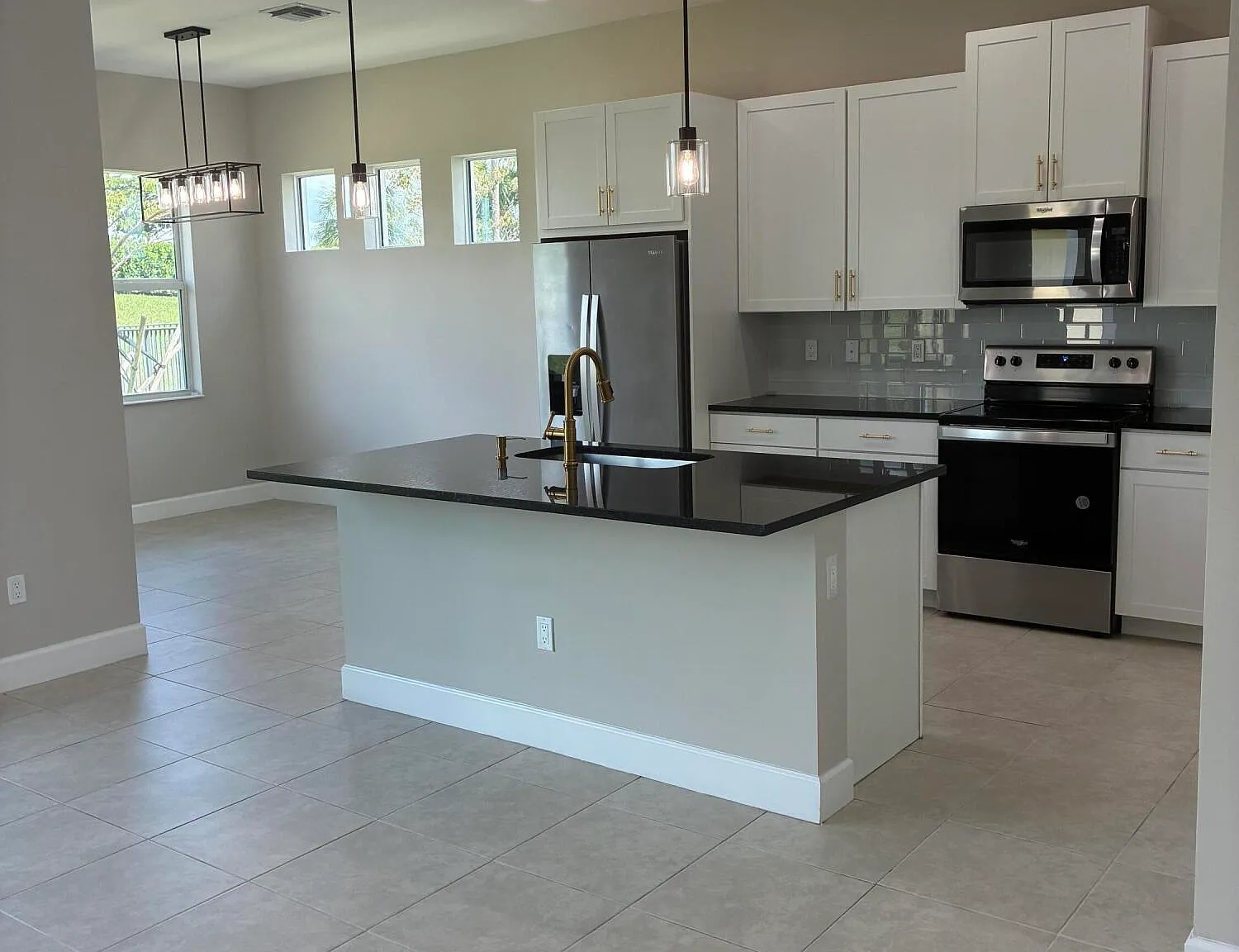 4 bed, 3.0 bath, 2165 sqft, $3,800 — Photo 3