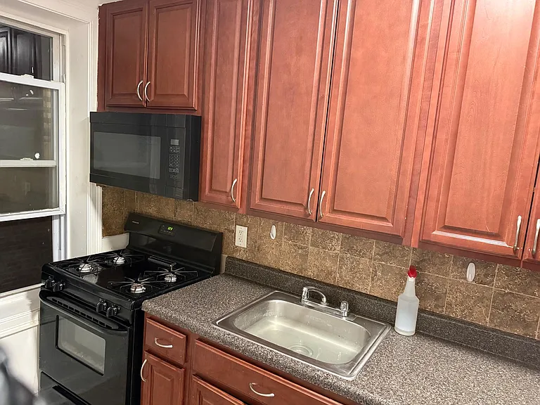 38-40 Kelly Parkway — Photo 8