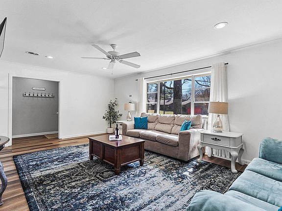 3rd image of 3208 Harwood Dr