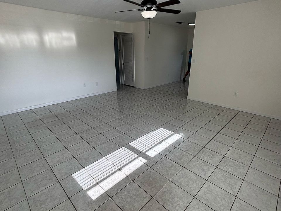 Spacious Living Room!