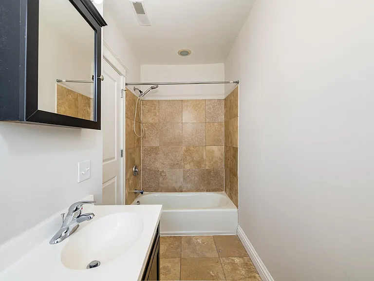 Oakview Apartments — Photo 12