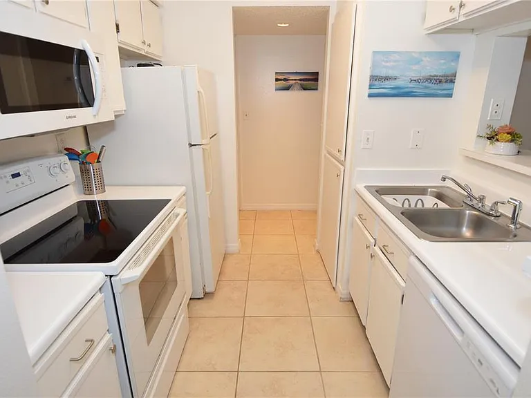 8625 Mallard Reserve Dr #101 — Photo 6