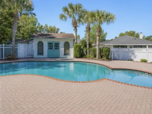 1637 Monet Dr, Gulf Breeze, FL 32563