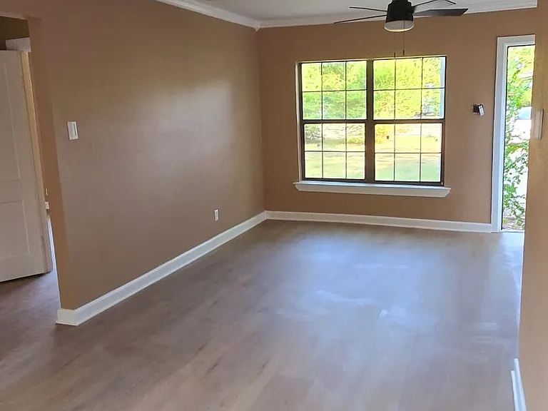 1119 Commerce Dr — Photo 10