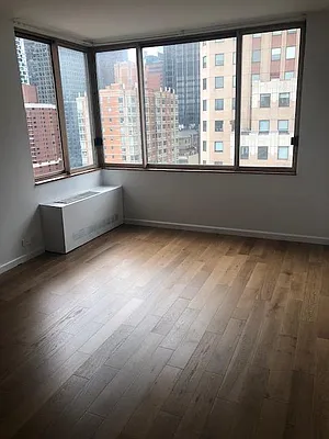 Rented by Starts New York Realty LLC | media 18