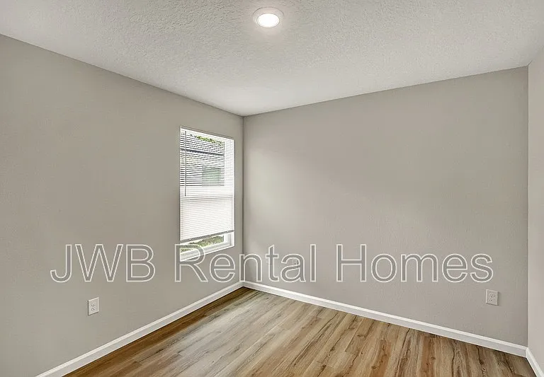 3205 Echo St — Photo 8