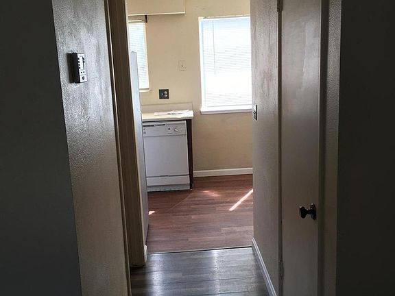 3rd image of 1308 Val Dr