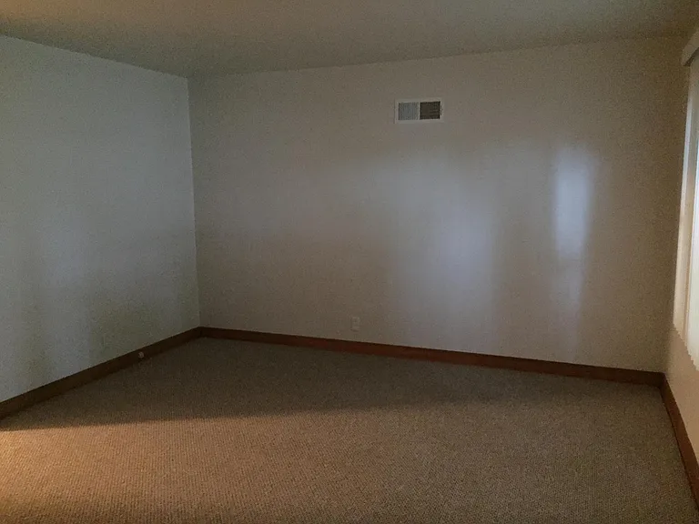 1008 Sunset Dr — Photo 4