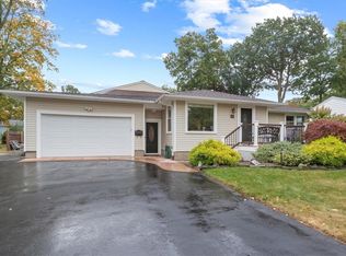 230 Woodcroft Dr, Rochester, NY 14616