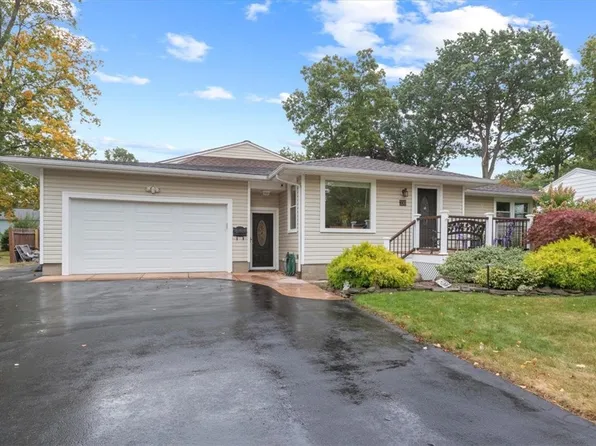 230 Woodcroft Dr, Rochester, NY 14616