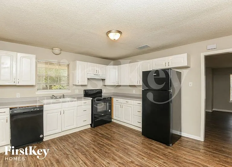 841 Hackamore St — Photo 5