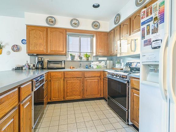 5th image of 7109 Perri Ln