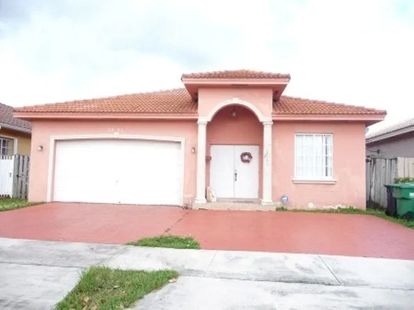 8807 NW 146th Ln, Miami Lakes, FL 33018