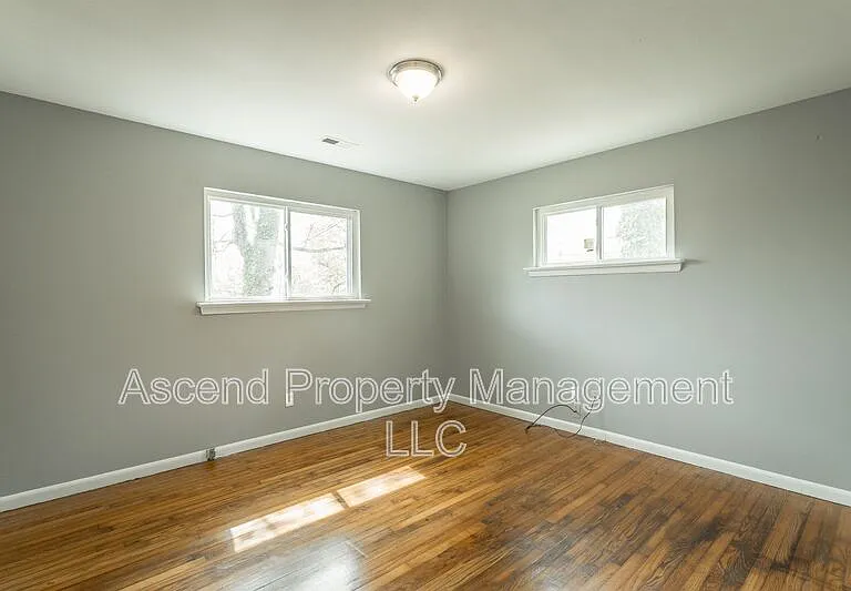 1113 Jarvis Ave — Photo 15