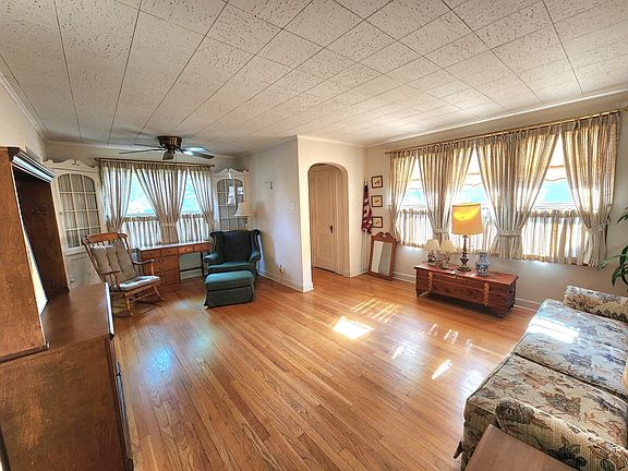 2nd image of 2712 W 89th Pl